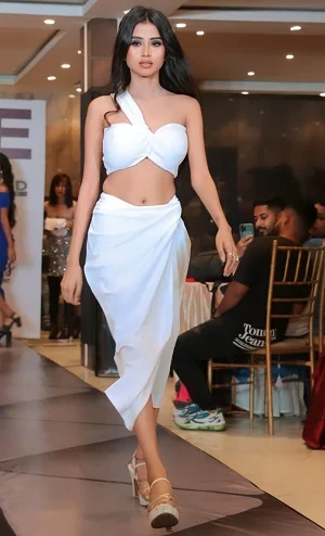 Gaur City escorts in hotel